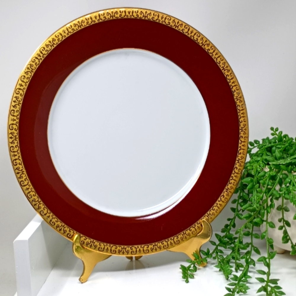 Royal Gallery, Gold Buffet 10inch Red Dinner Plate.